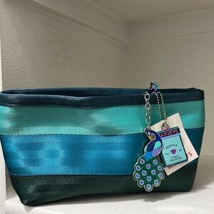 NEW Harvey’s Seatbelt Bag Makeup Case Peacock